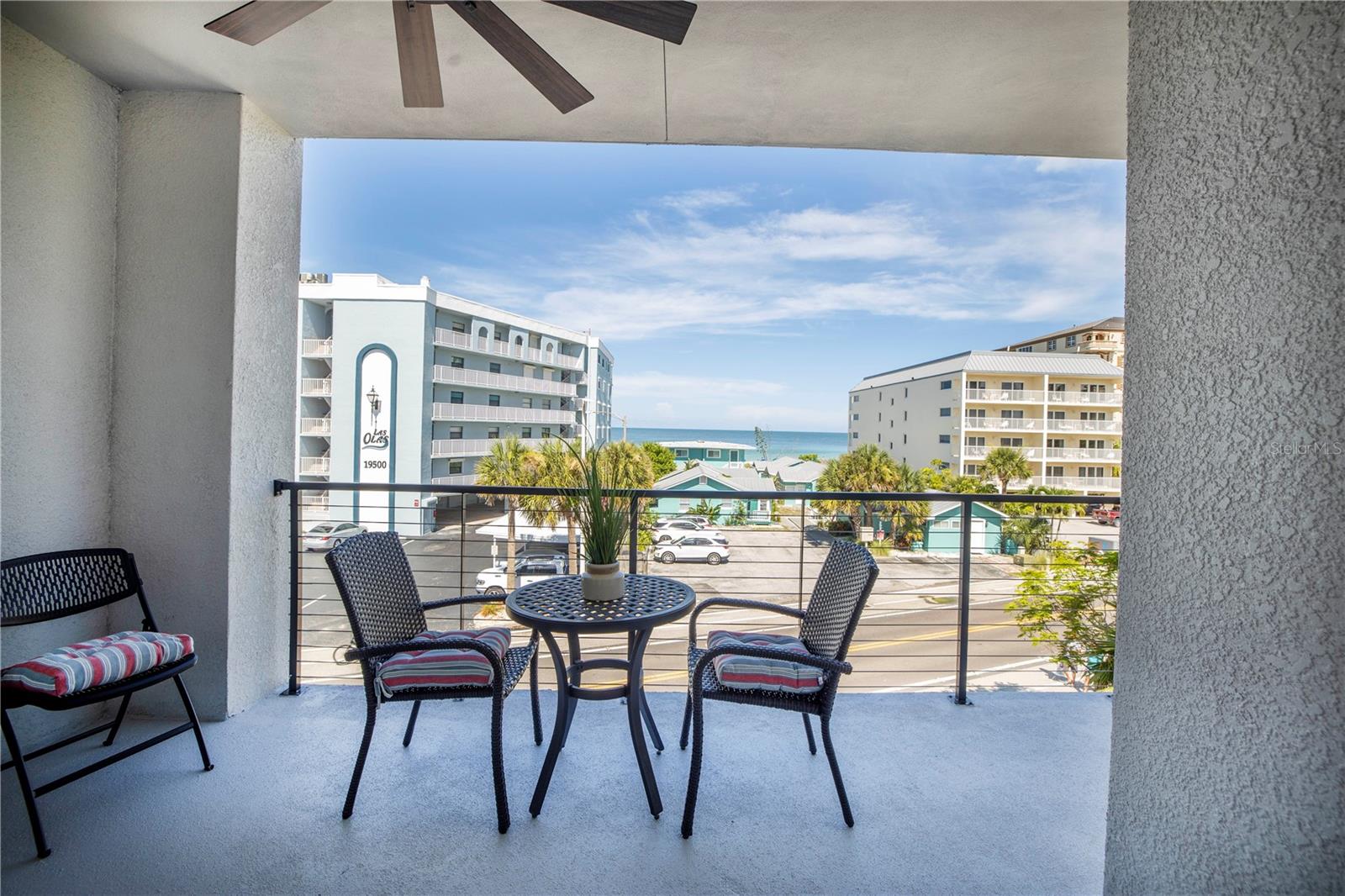 Image 62 of 98 For 19505 Gulf Boulevard 304