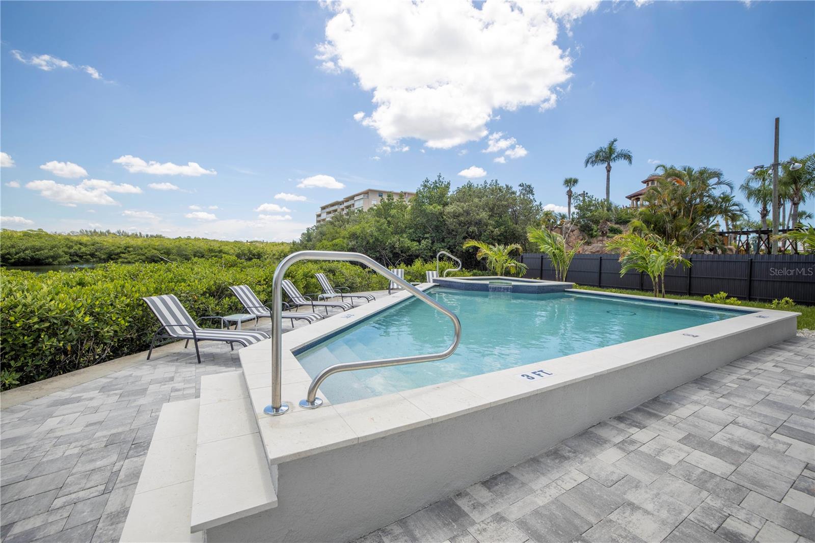 Image 81 of 98 For 19505 Gulf Boulevard 304