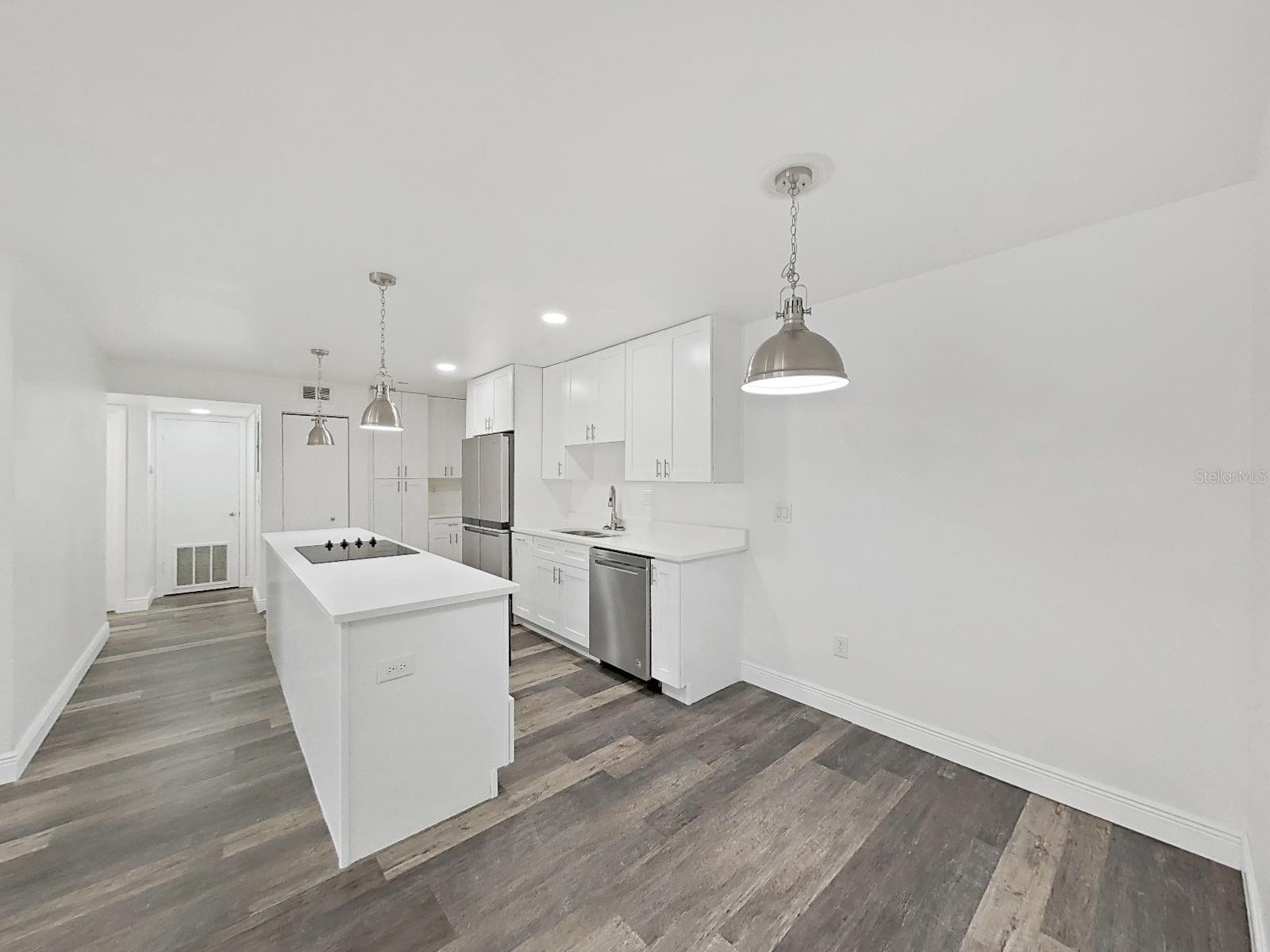 Image 16 of 45 For 3325 Bayshore Boulevard F22