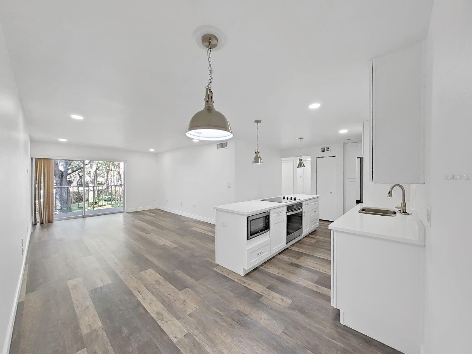 Image 17 of 45 For 3325 Bayshore Boulevard F22