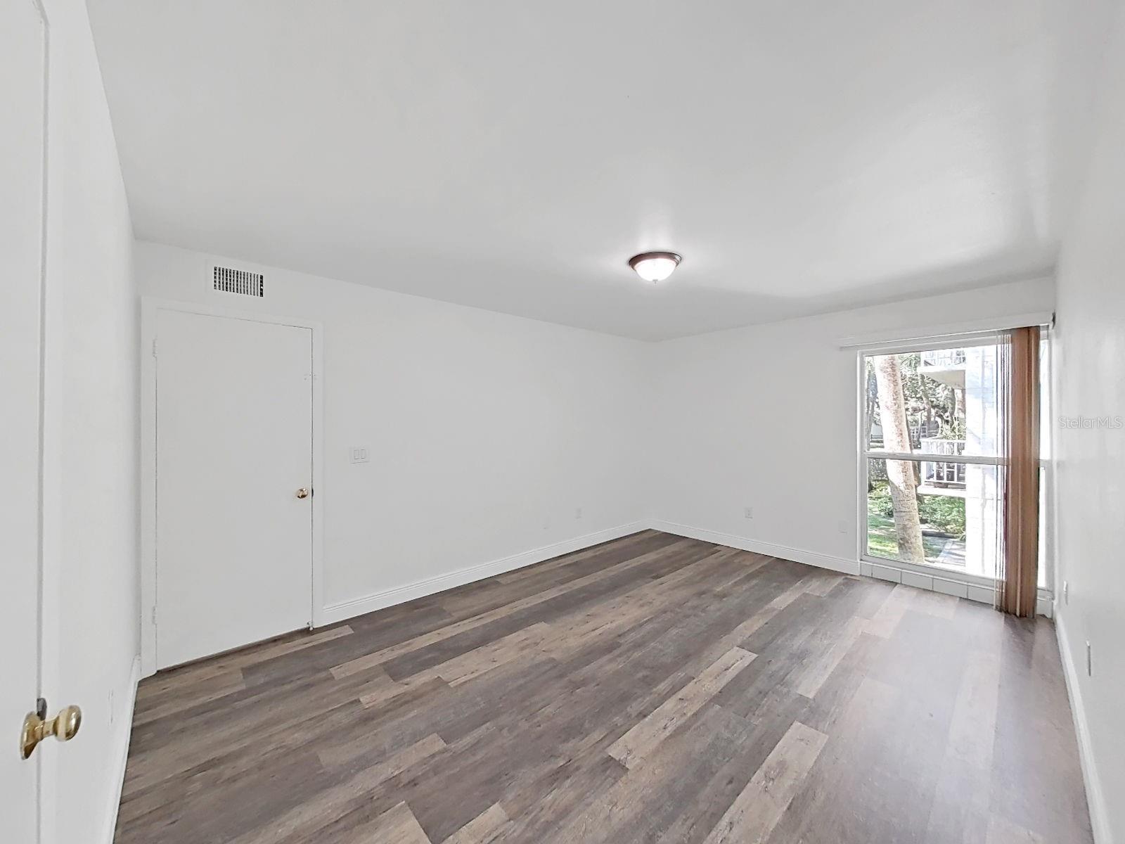 Image 26 of 45 For 3325 Bayshore Boulevard F22