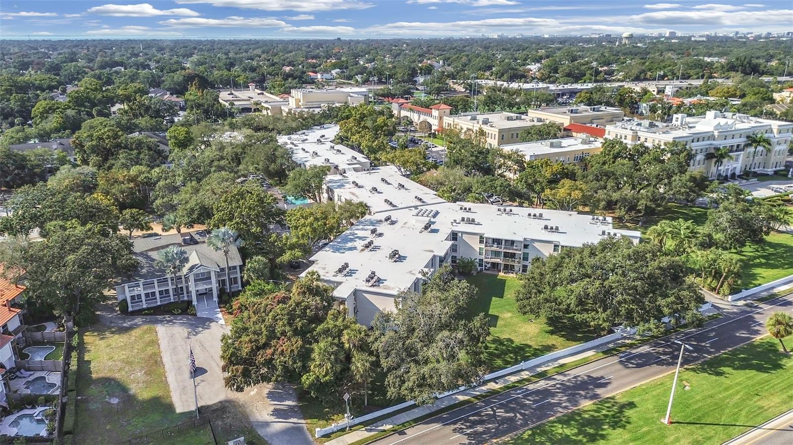 Image 6 of 45 For 3325 Bayshore Boulevard F22