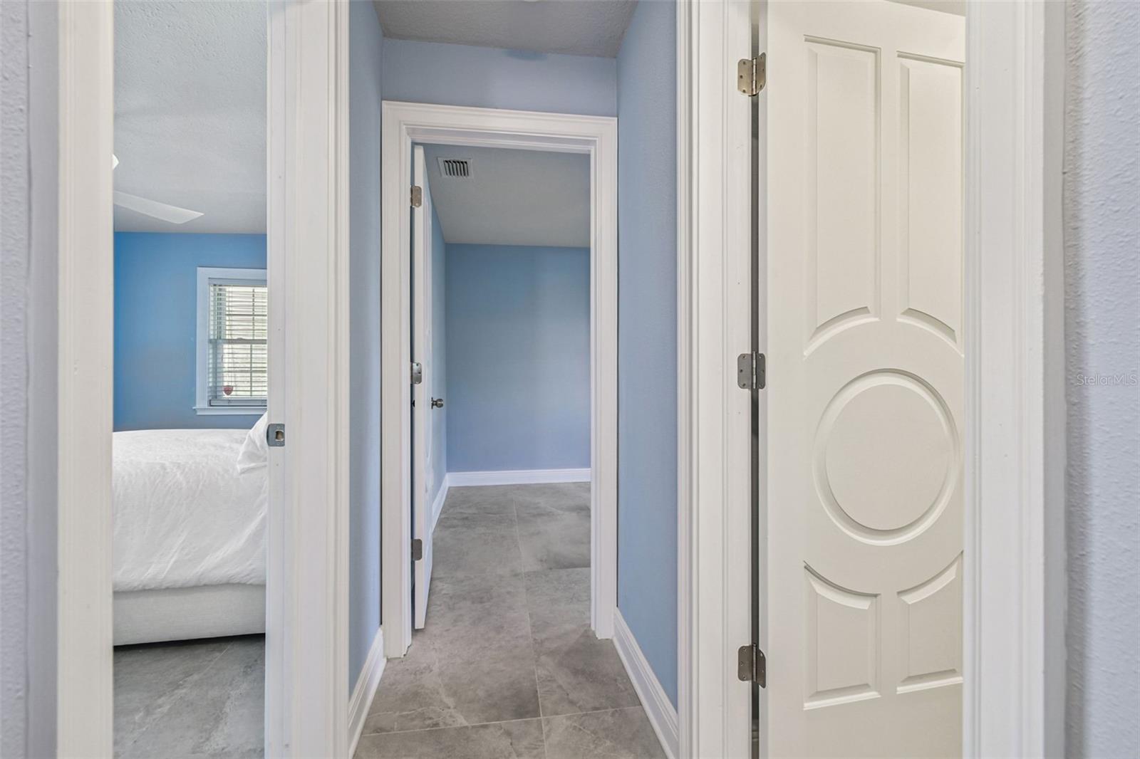 Image 18 of 67 For 8025 Island Drive