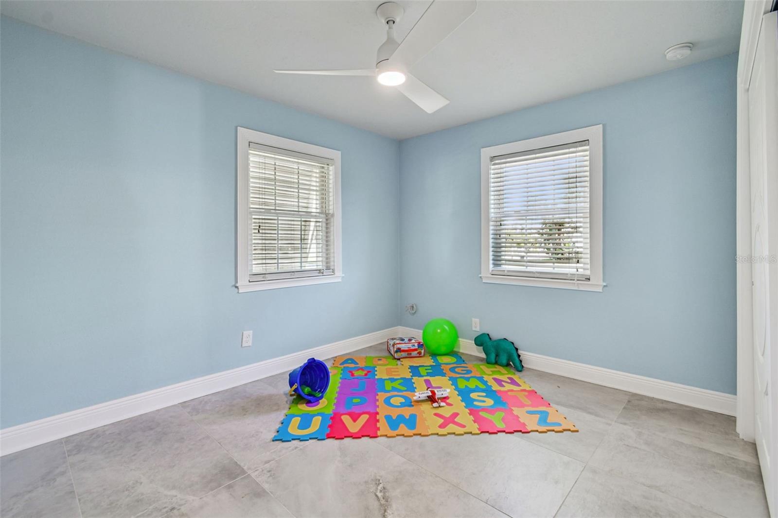 Image 22 of 67 For 8025 Island Drive