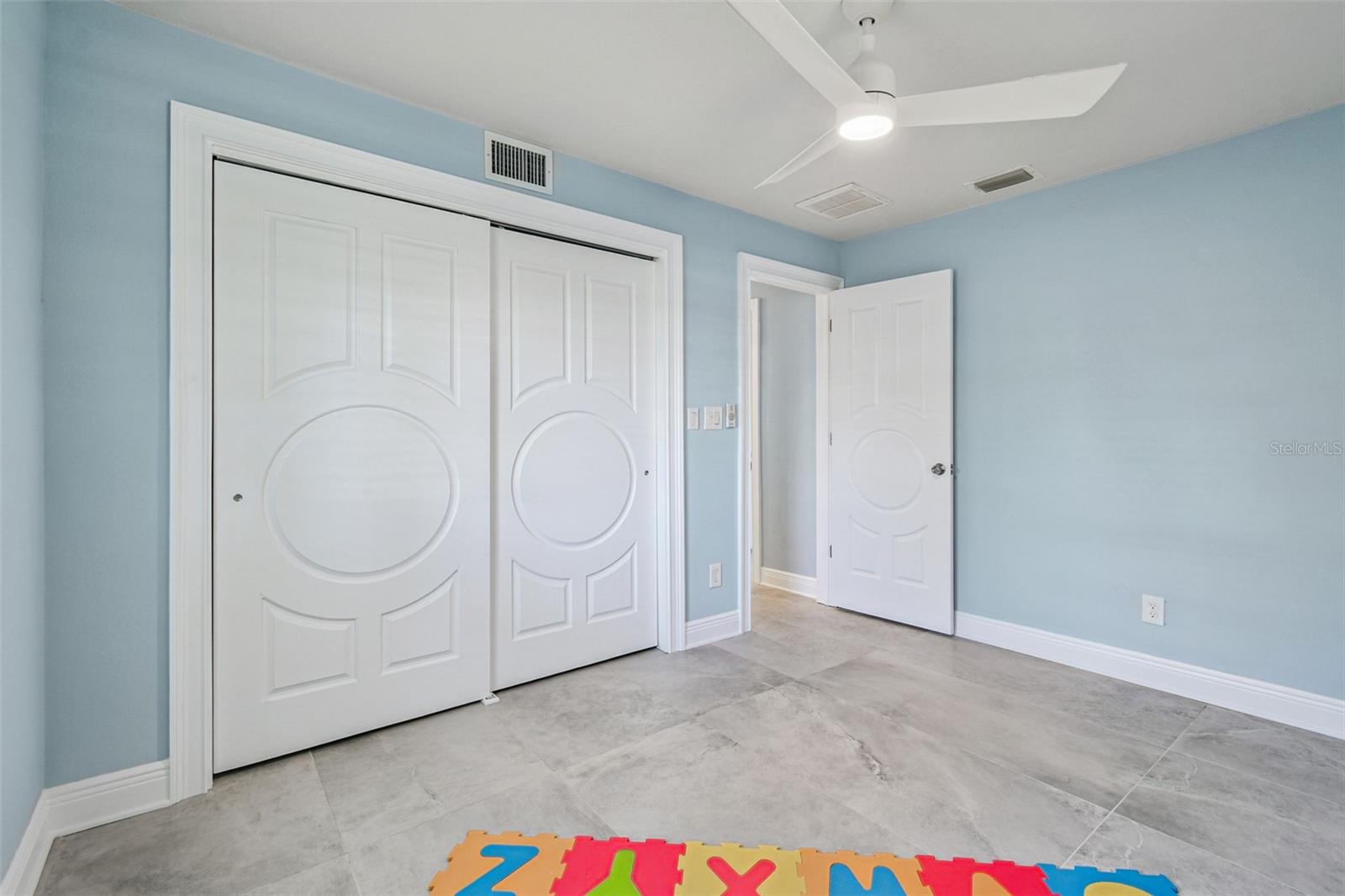 Image 23 of 67 For 8025 Island Drive