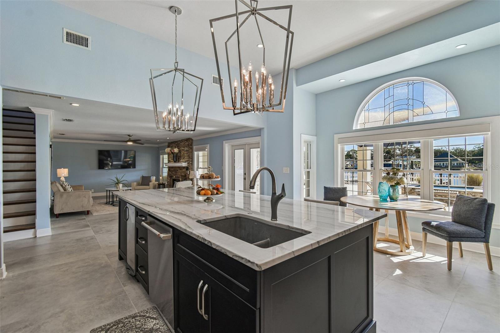 Image 30 of 67 For 8025 Island Drive