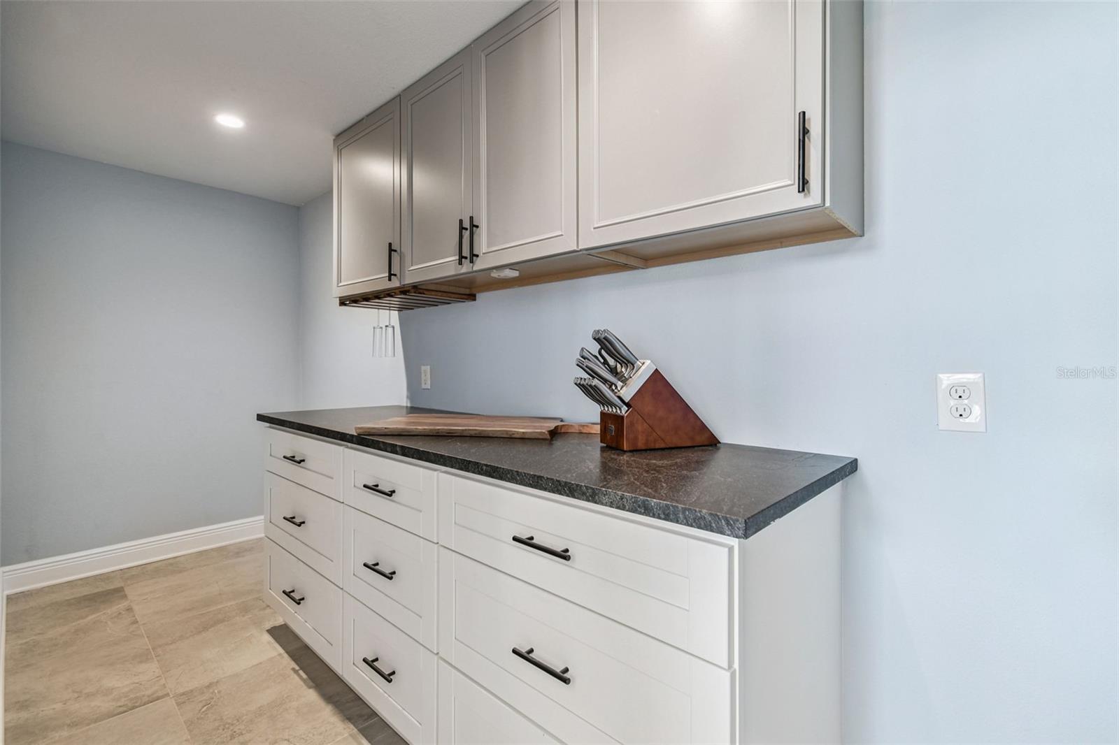 Image 32 of 67 For 8025 Island Drive