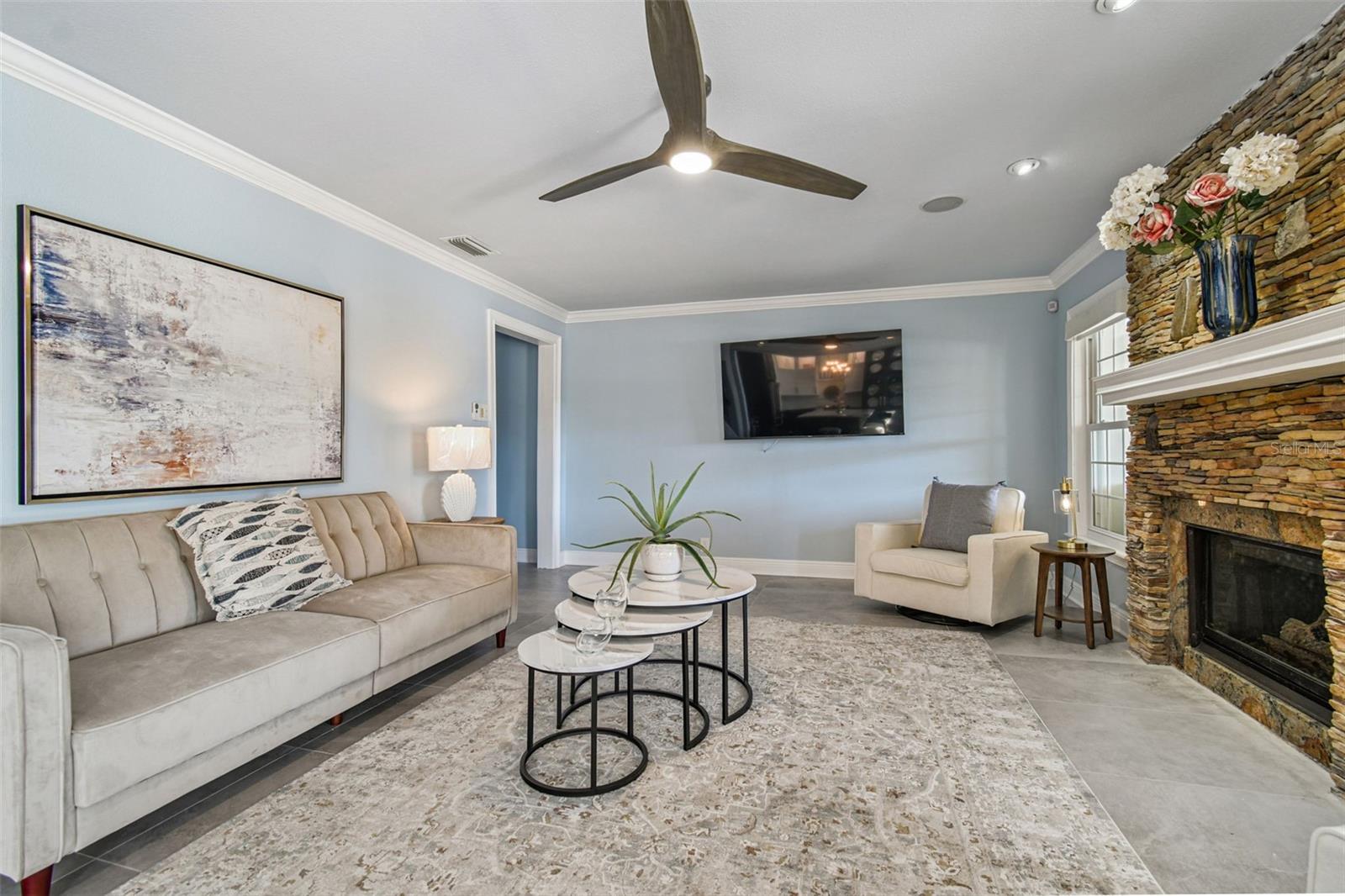 Image 36 of 67 For 8025 Island Drive