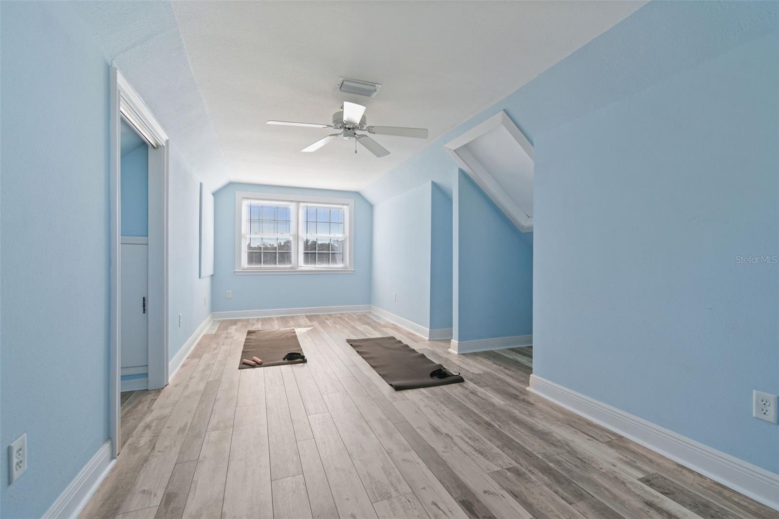 Image 51 of 67 For 8025 Island Drive