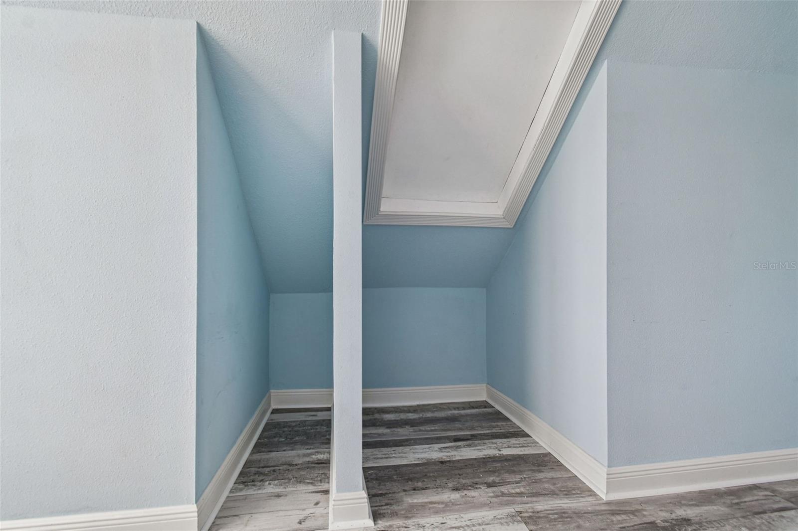 Image 53 of 67 For 8025 Island Drive