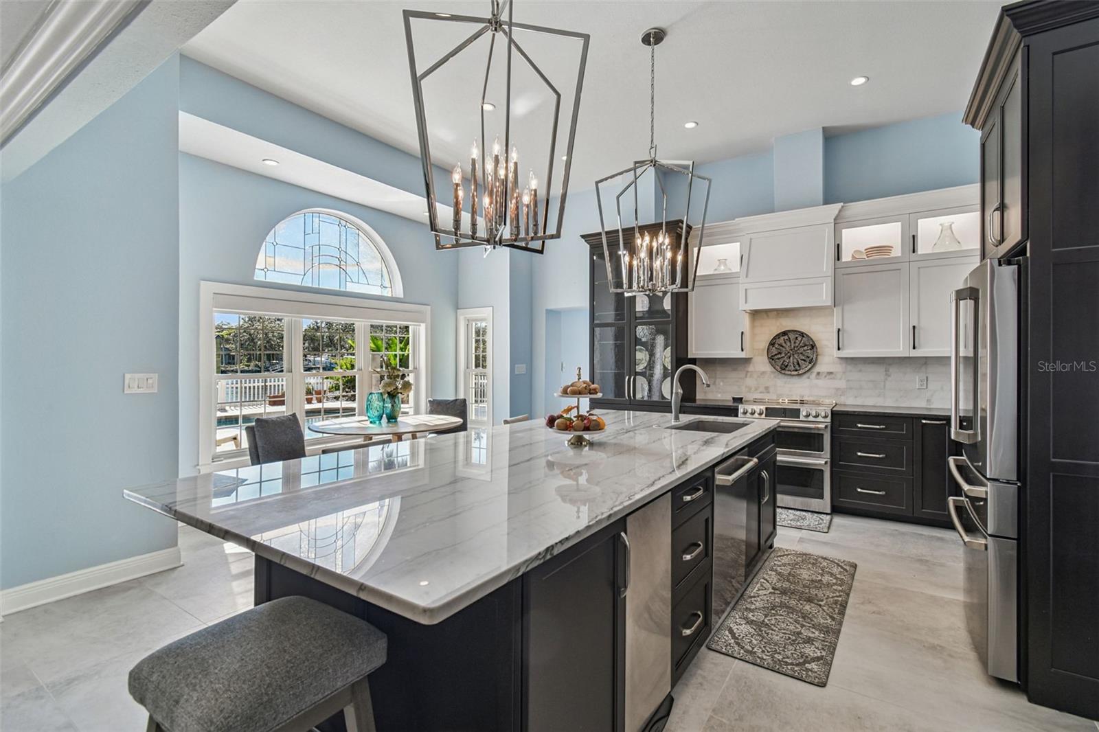 Image 7 of 67 For 8025 Island Drive