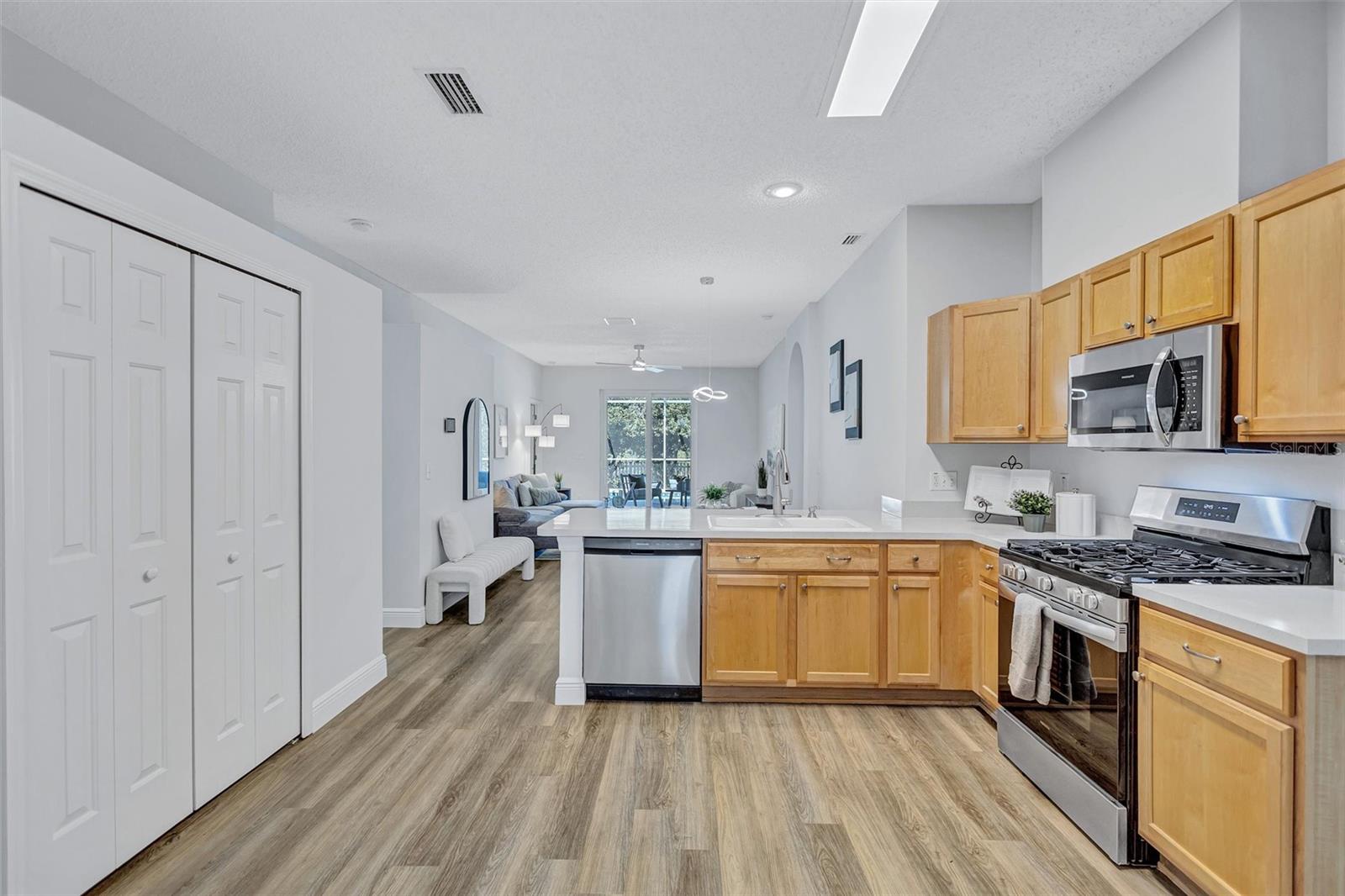 Image 13 of 61 For 1930 Fruitridge Street