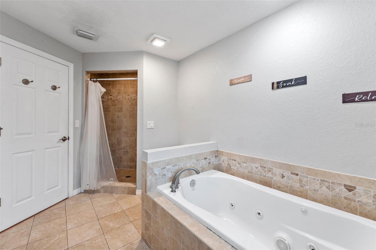 Image 17 of 37 For 6515 34th Avenue N