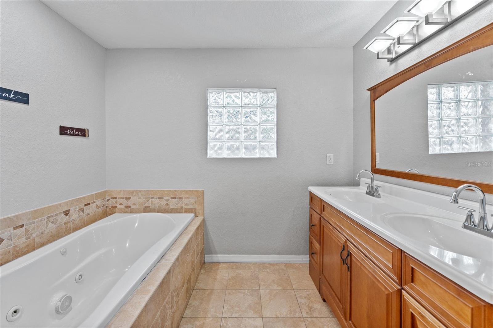 Image 18 of 37 For 6515 34th Avenue N