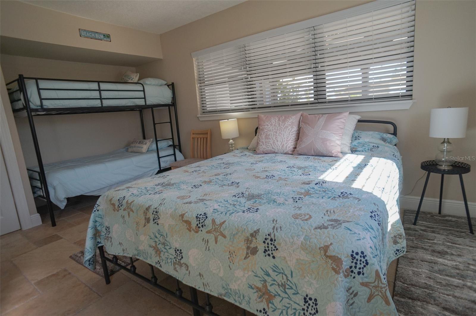 Image 19 of 37 For 929 Lantana Avenue