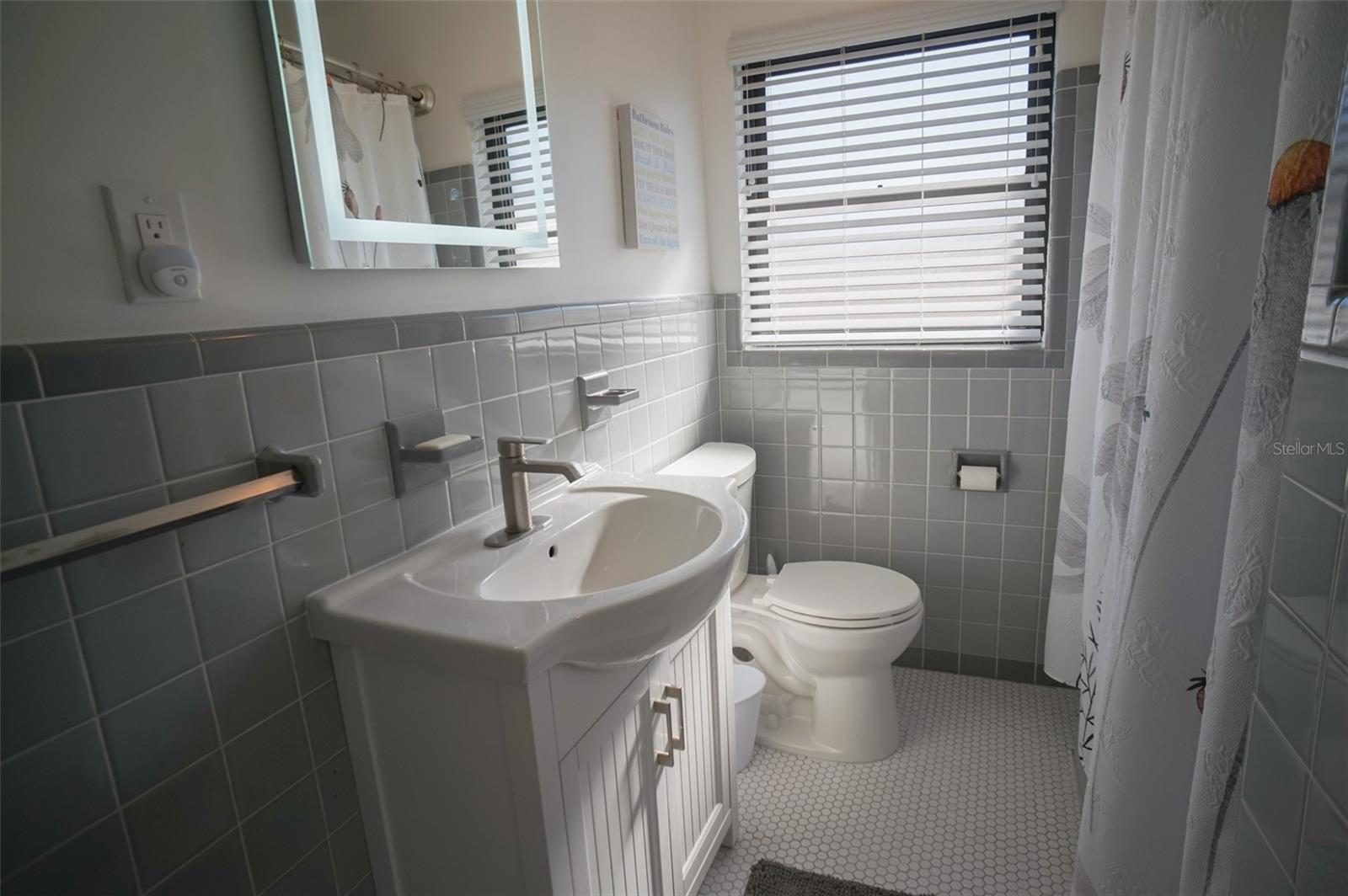 Image 20 of 37 For 929 Lantana Avenue