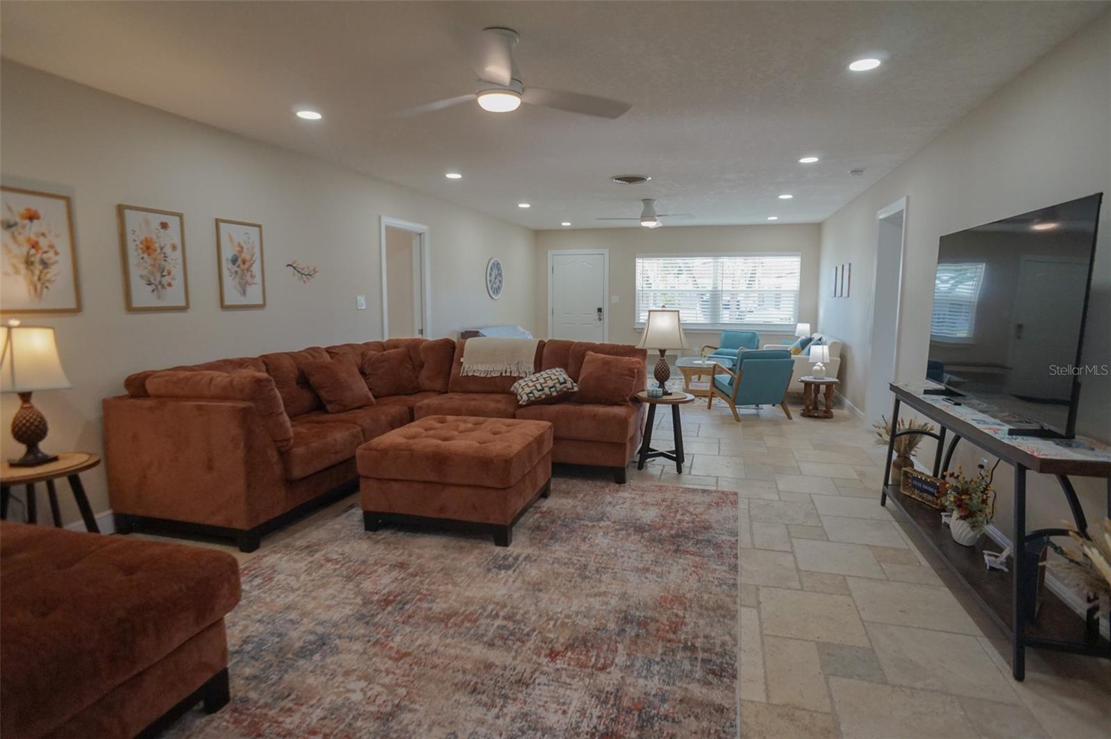 Image 7 of 37 For 929 Lantana Avenue