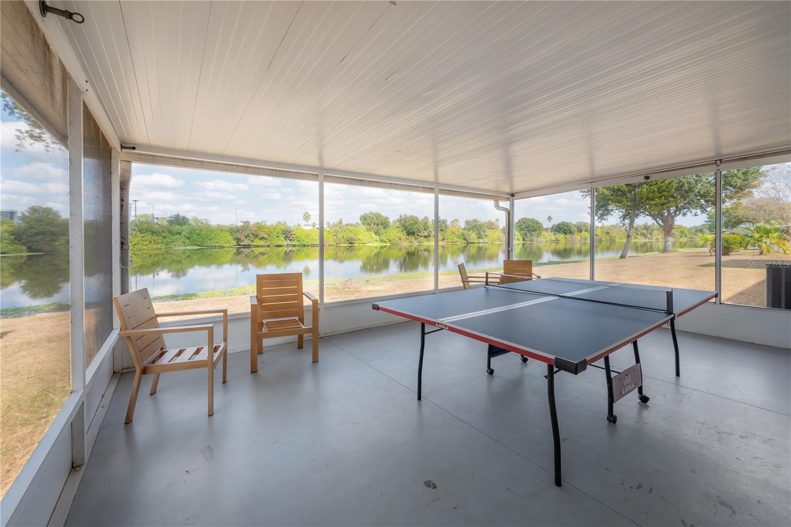 Image 11 of 49 For 758 Burlwood Street