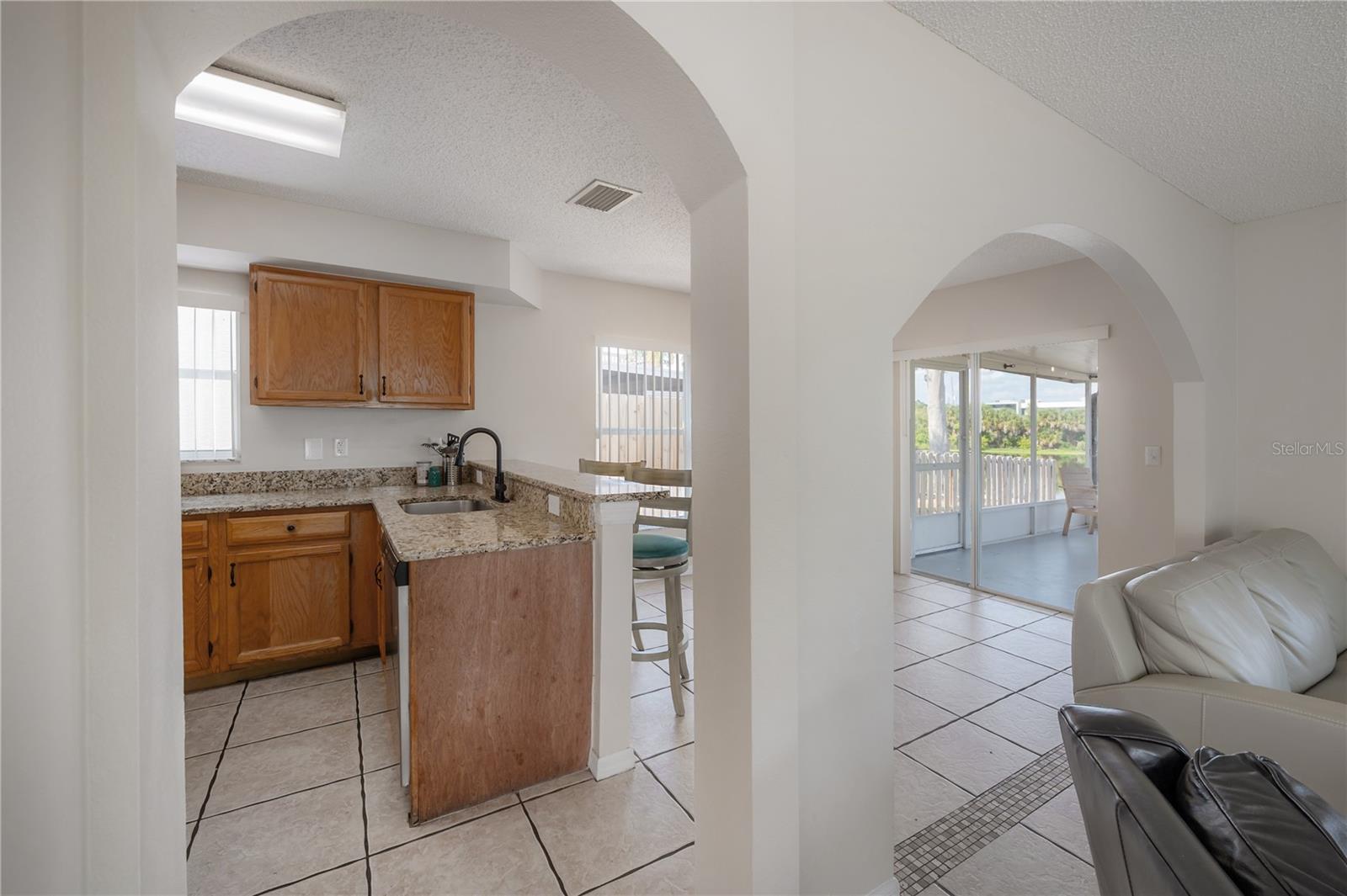 Image 12 of 49 For 758 Burlwood Street