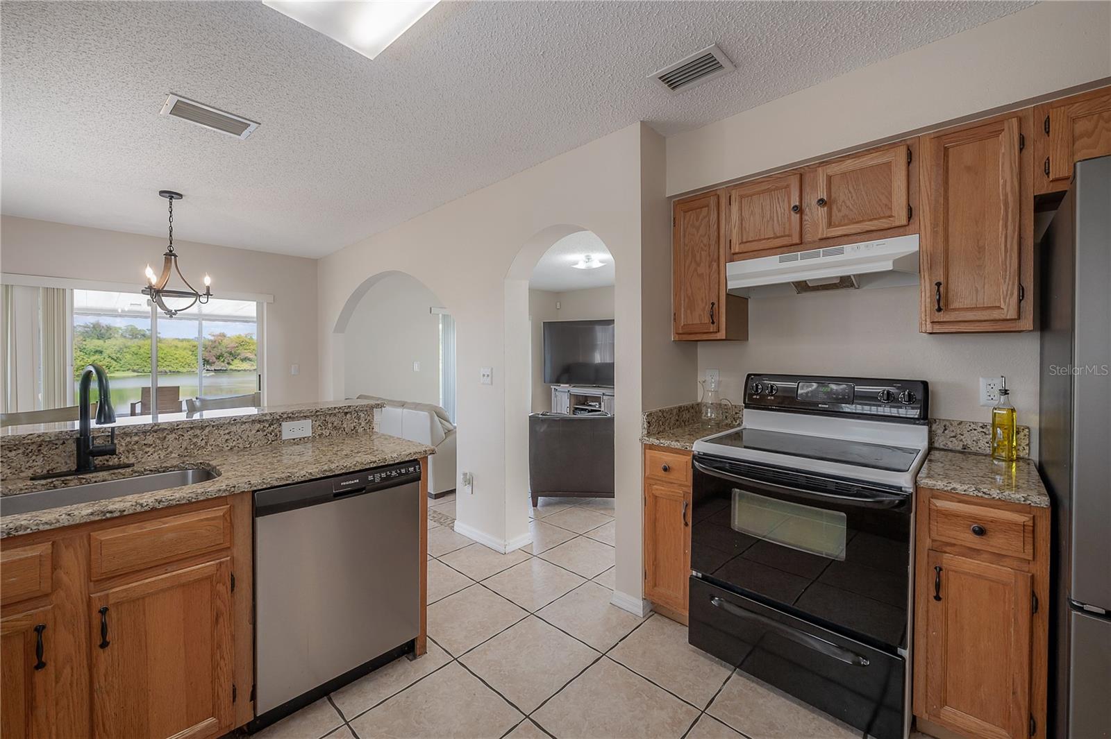 Image 13 of 49 For 758 Burlwood Street