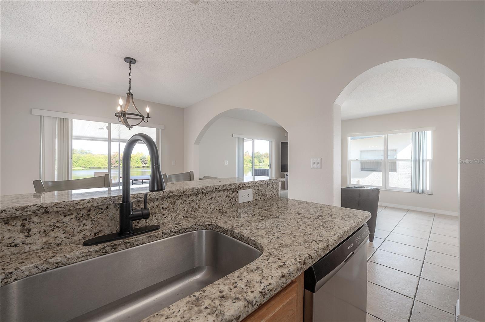 Image 15 of 49 For 758 Burlwood Street