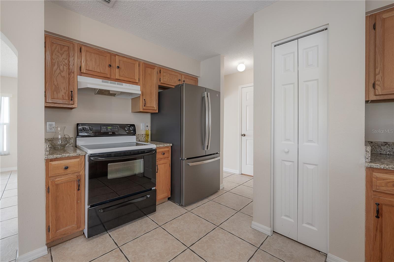 Image 16 of 49 For 758 Burlwood Street