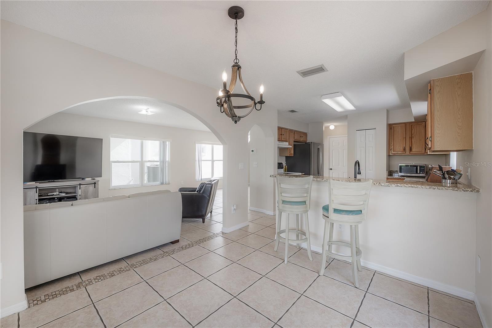 Image 18 of 49 For 758 Burlwood Street