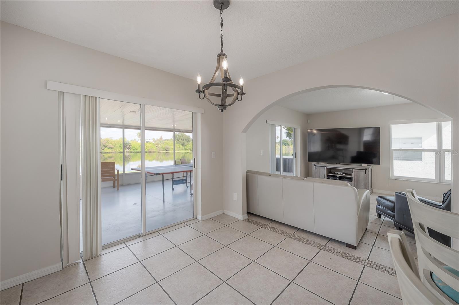 Image 19 of 49 For 758 Burlwood Street