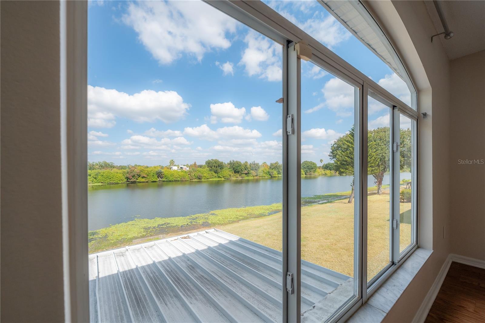 Image 20 of 49 For 758 Burlwood Street