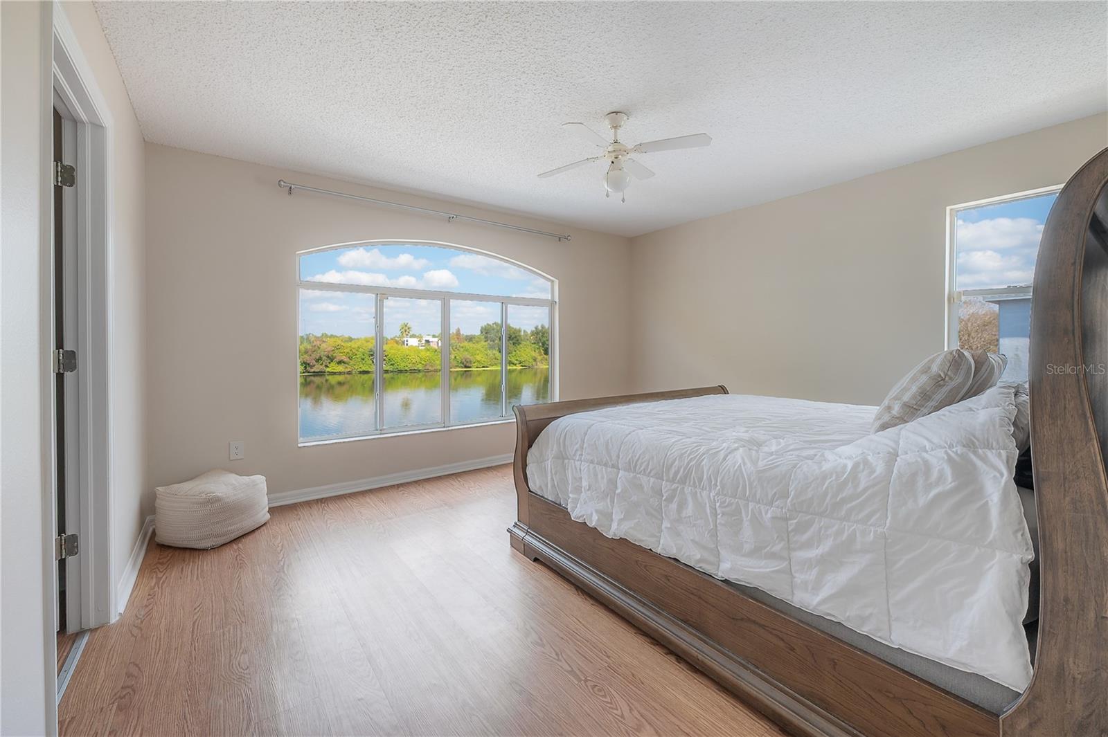 Image 21 of 49 For 758 Burlwood Street