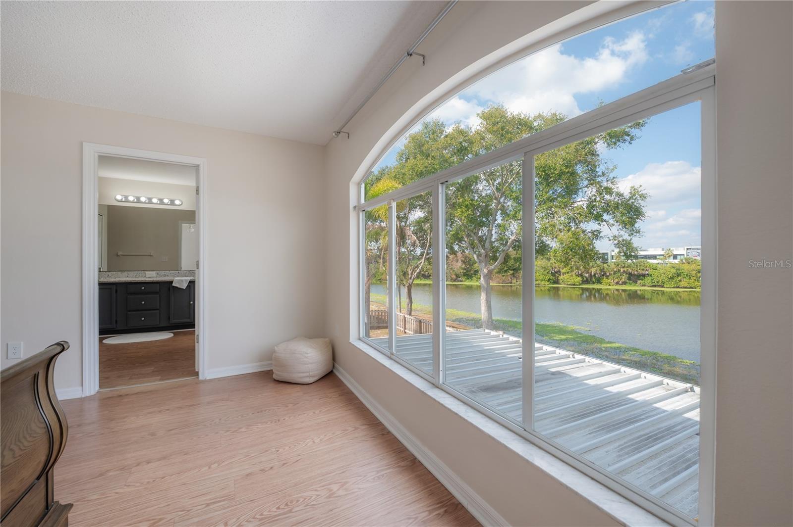 Image 22 of 49 For 758 Burlwood Street