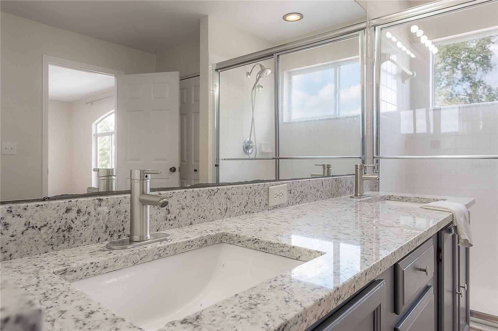 Image 24 of 49 For 758 Burlwood Street