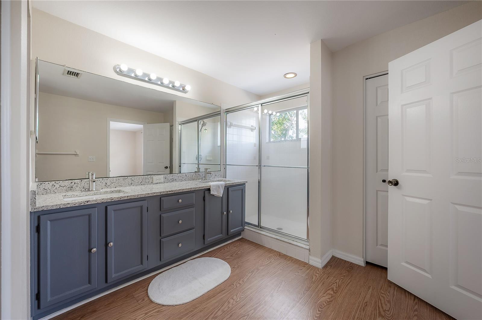 Image 25 of 49 For 758 Burlwood Street