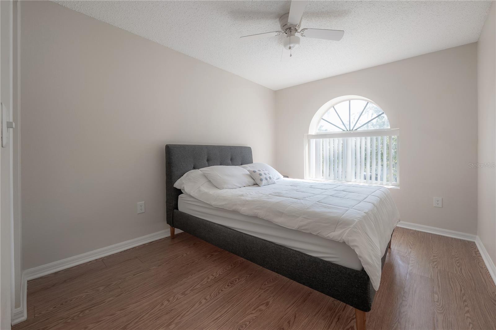 Image 27 of 49 For 758 Burlwood Street