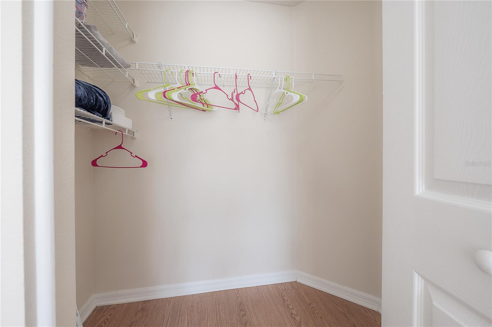 Image 28 of 49 For 758 Burlwood Street