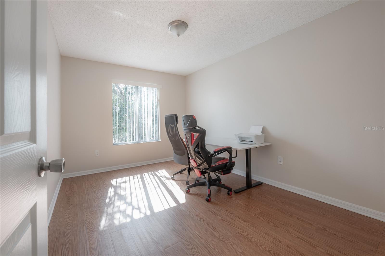 Image 31 of 49 For 758 Burlwood Street