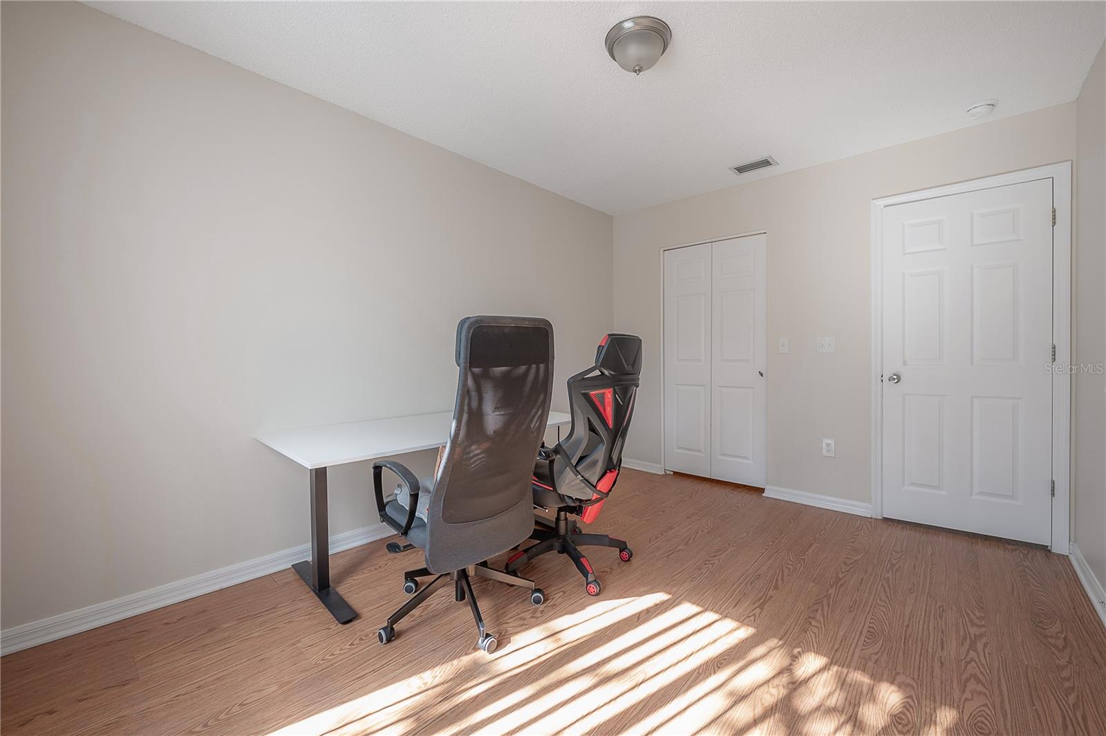 Image 32 of 49 For 758 Burlwood Street