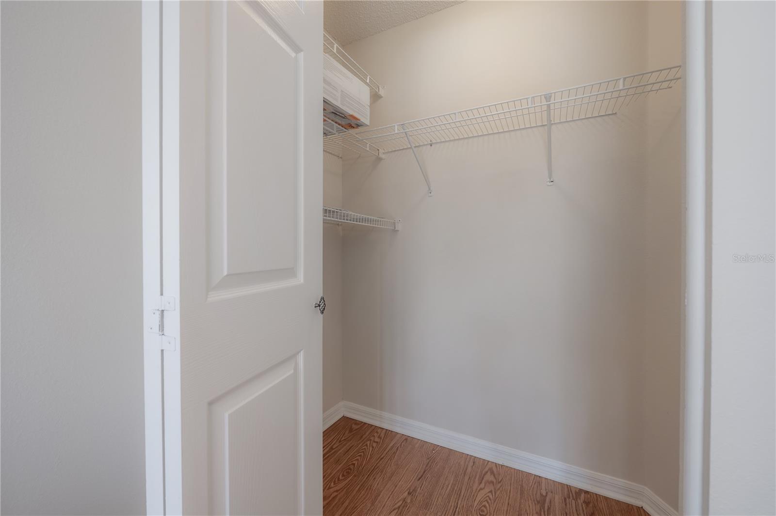 Image 33 of 49 For 758 Burlwood Street