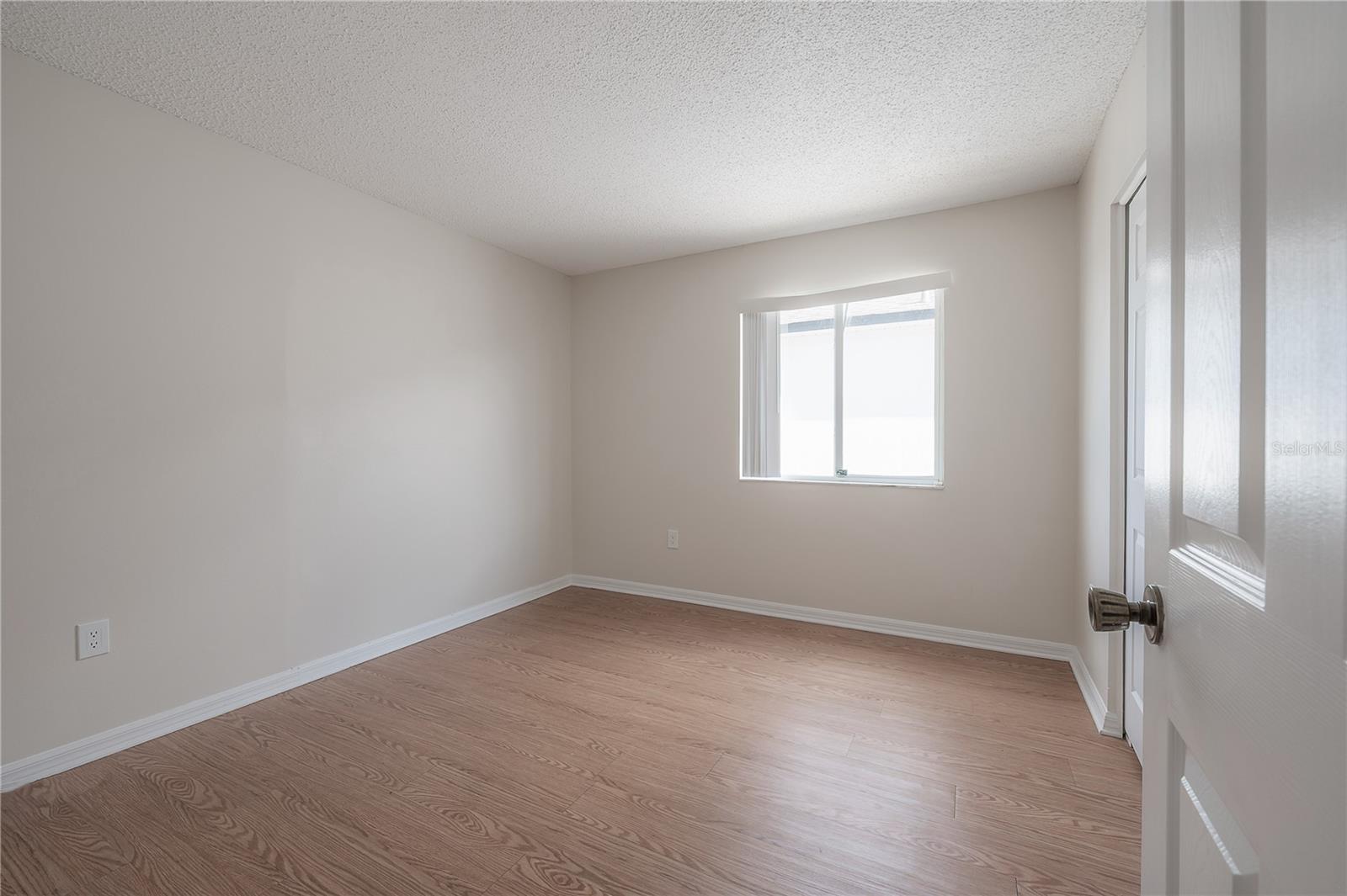 Image 34 of 49 For 758 Burlwood Street