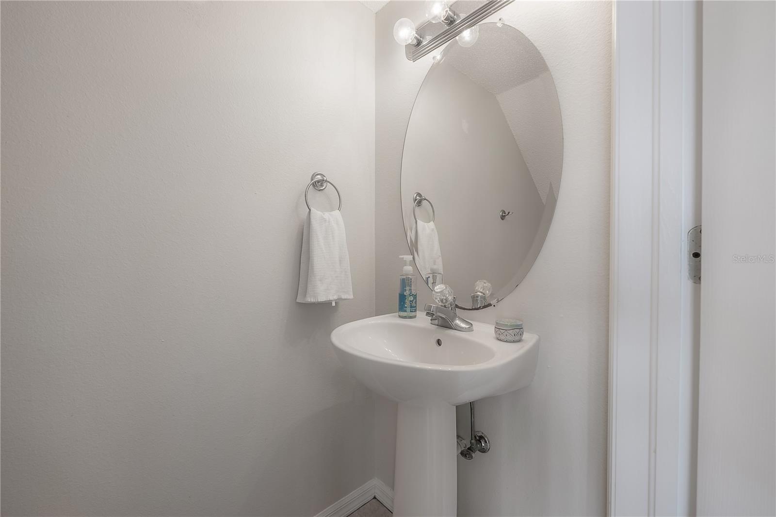 Image 36 of 49 For 758 Burlwood Street