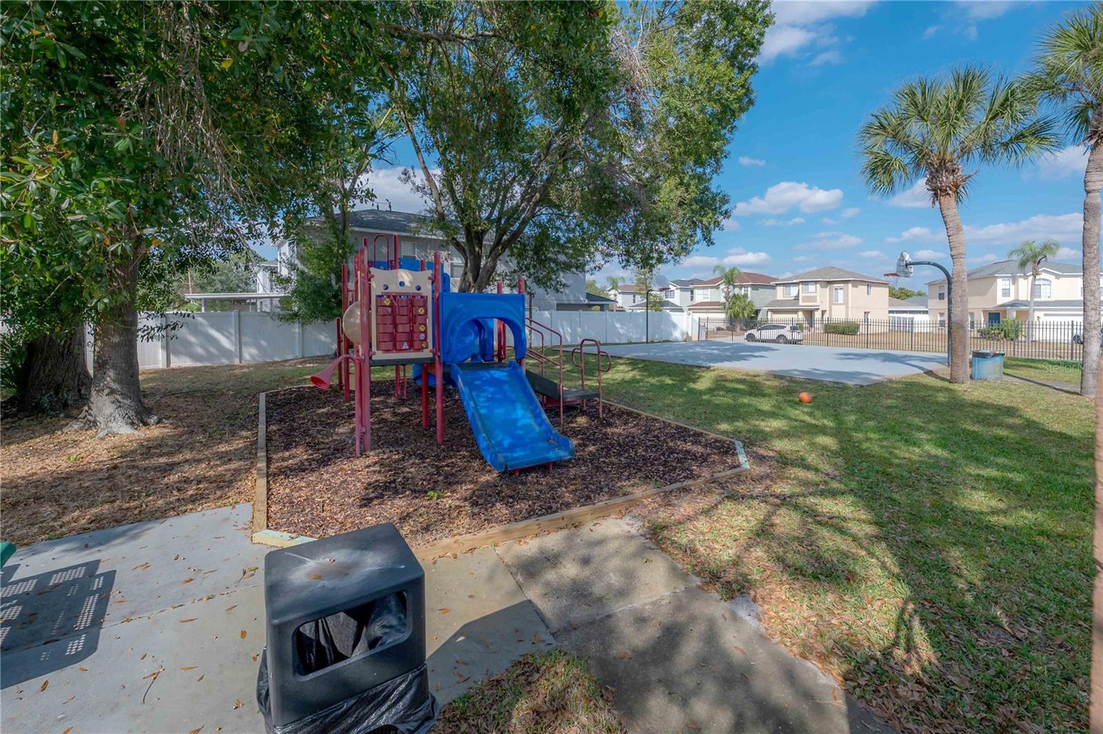 Image 39 of 49 For 758 Burlwood Street