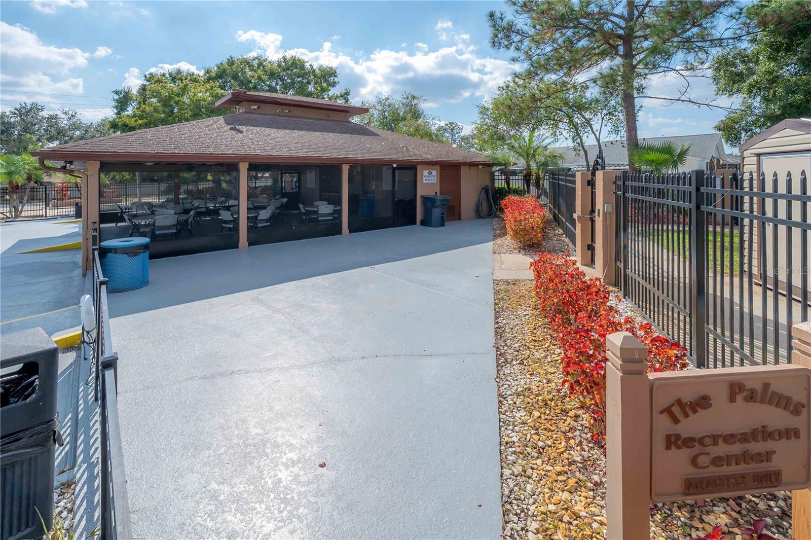 Image 40 of 49 For 758 Burlwood Street