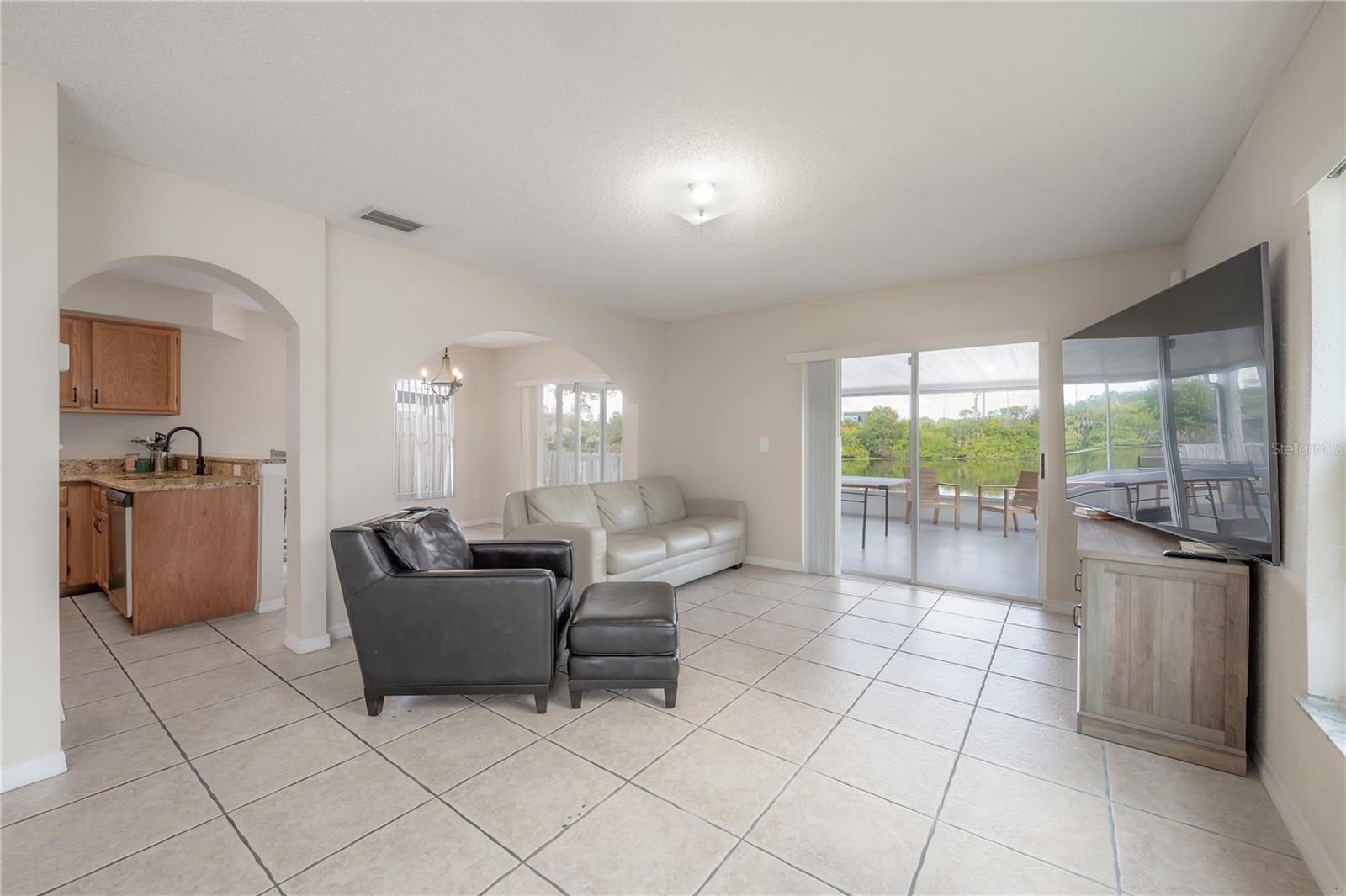 Image 6 of 49 For 758 Burlwood Street