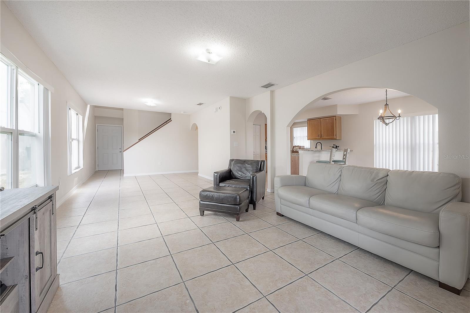 Image 7 of 49 For 758 Burlwood Street