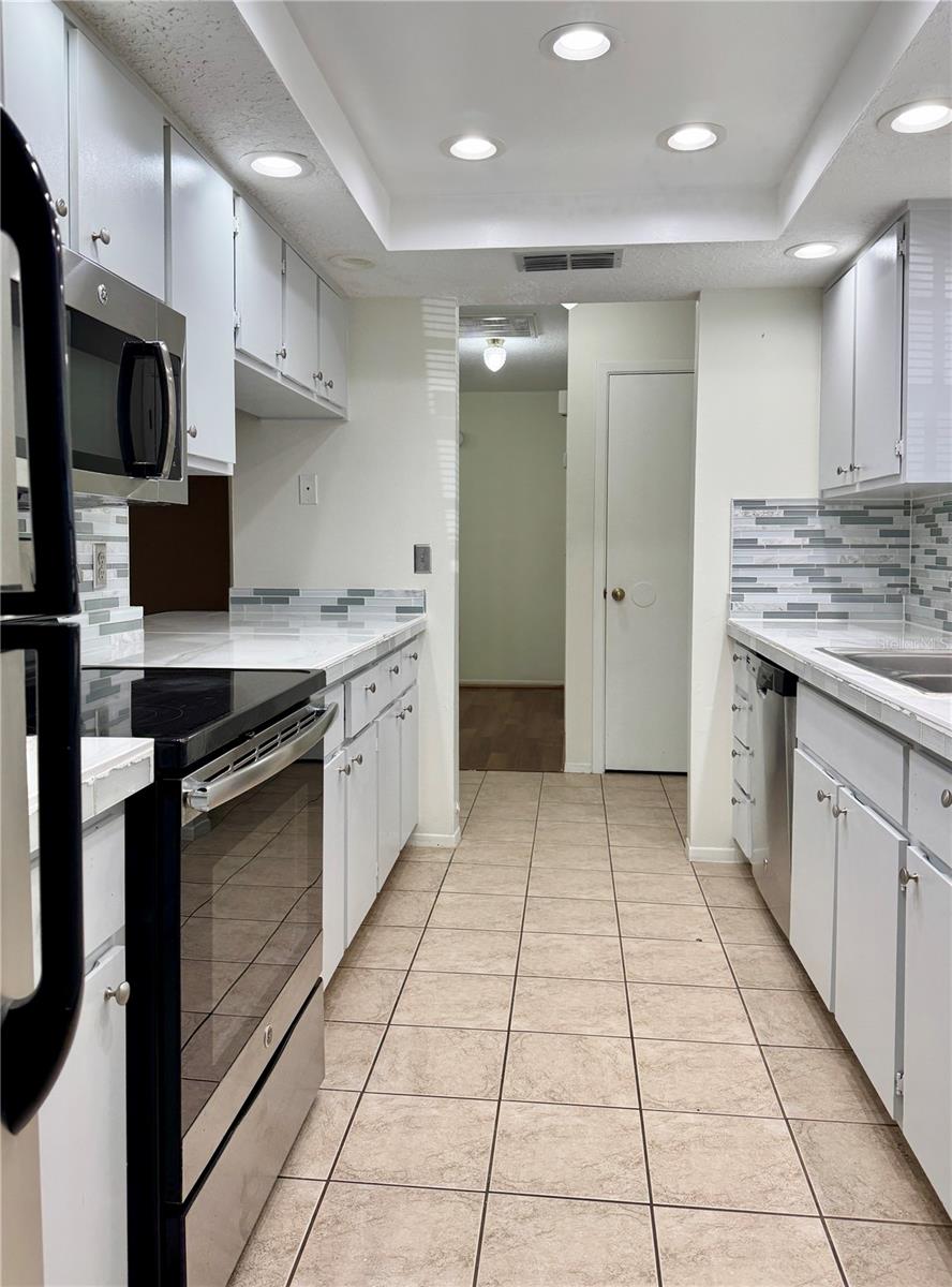 Image 4 of 32 For 11721 Salmon Drive