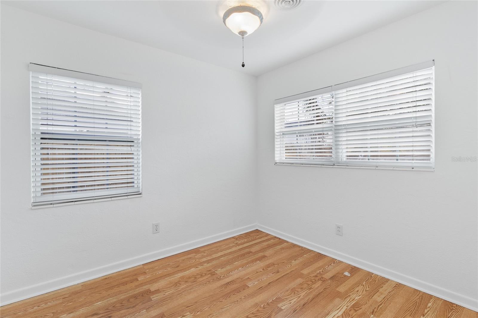 Image 14 of 39 For 452 45th Avenue N