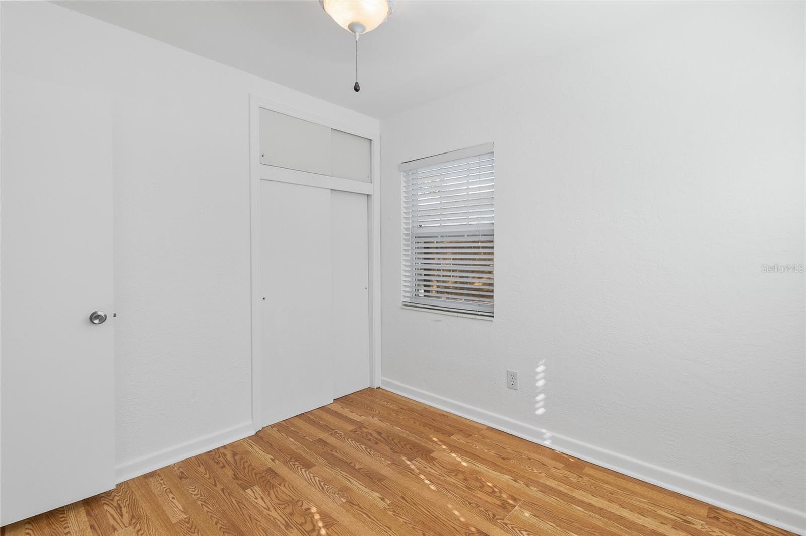 Image 15 of 39 For 452 45th Avenue N