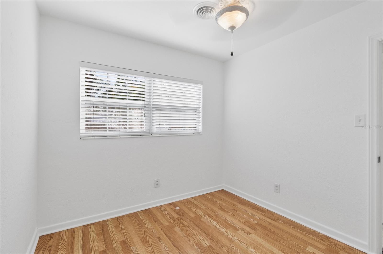 Image 16 of 39 For 452 45th Avenue N