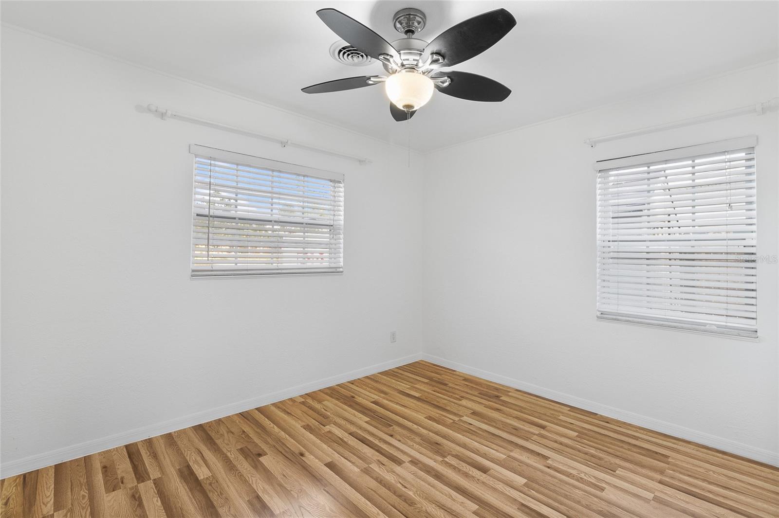 Image 18 of 39 For 452 45th Avenue N