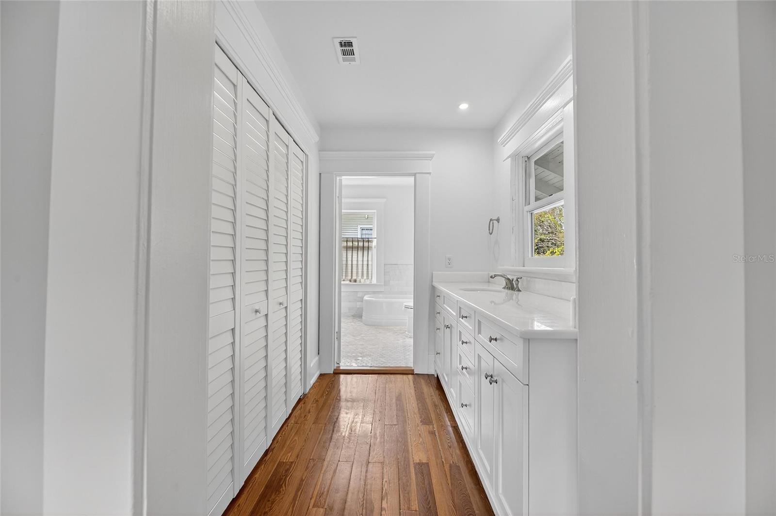 Image 74 of 100 For 3003 Harbor View Ave Avenue